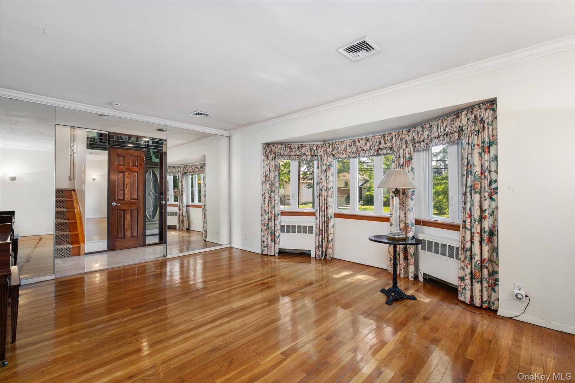 4th image of 131 Stratford N, North Hempstead, NY 11577 | MLS# 1038179
