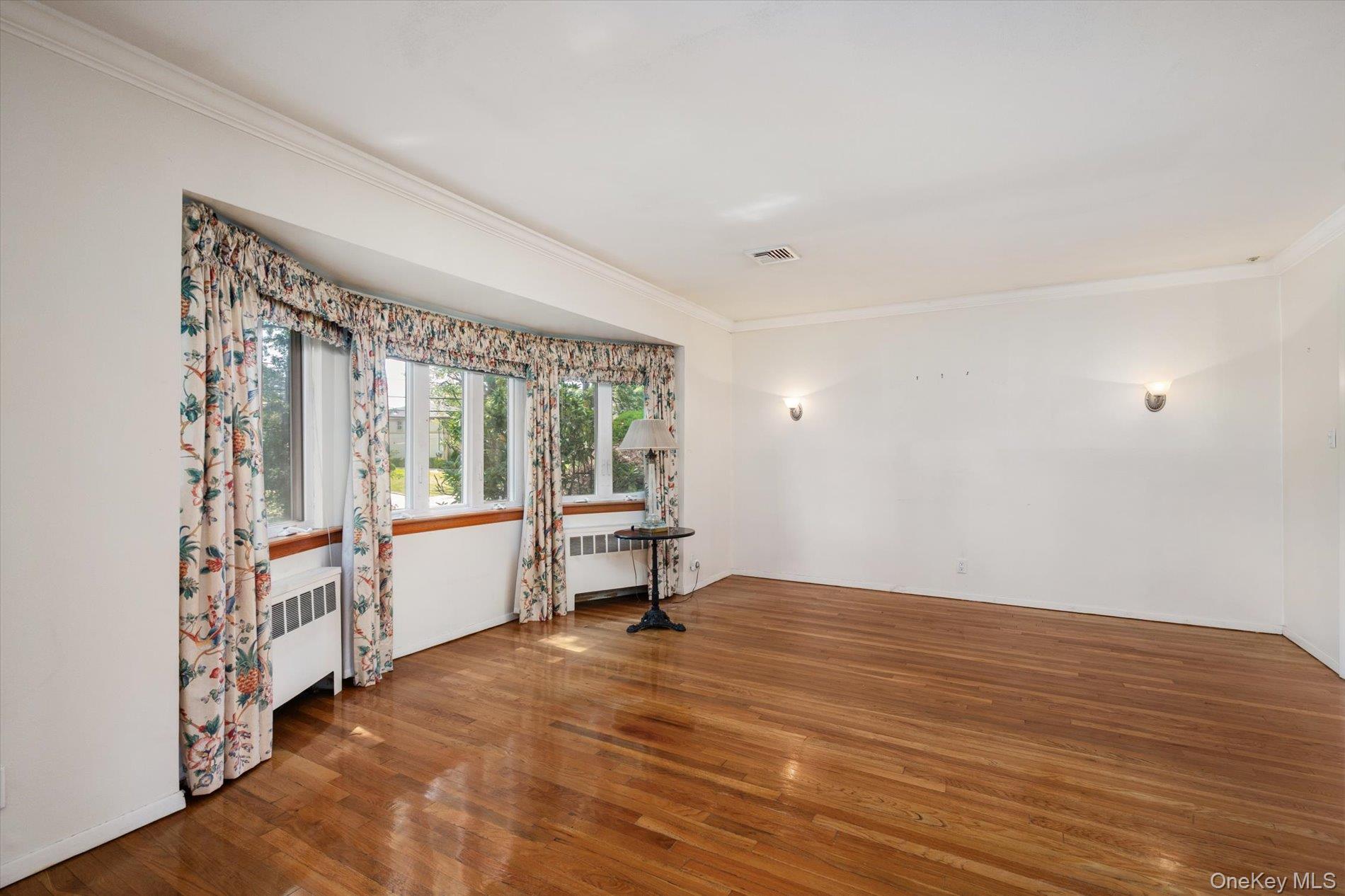 3rd image of 131 Stratford N, North Hempstead, NY 11577 | MLS# 1038179