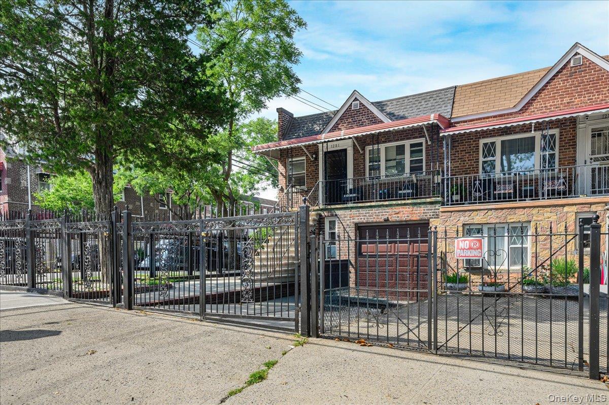 3rd image of 1281 Arnow Ave, New York, NY 10469 | MLS# 1038212
