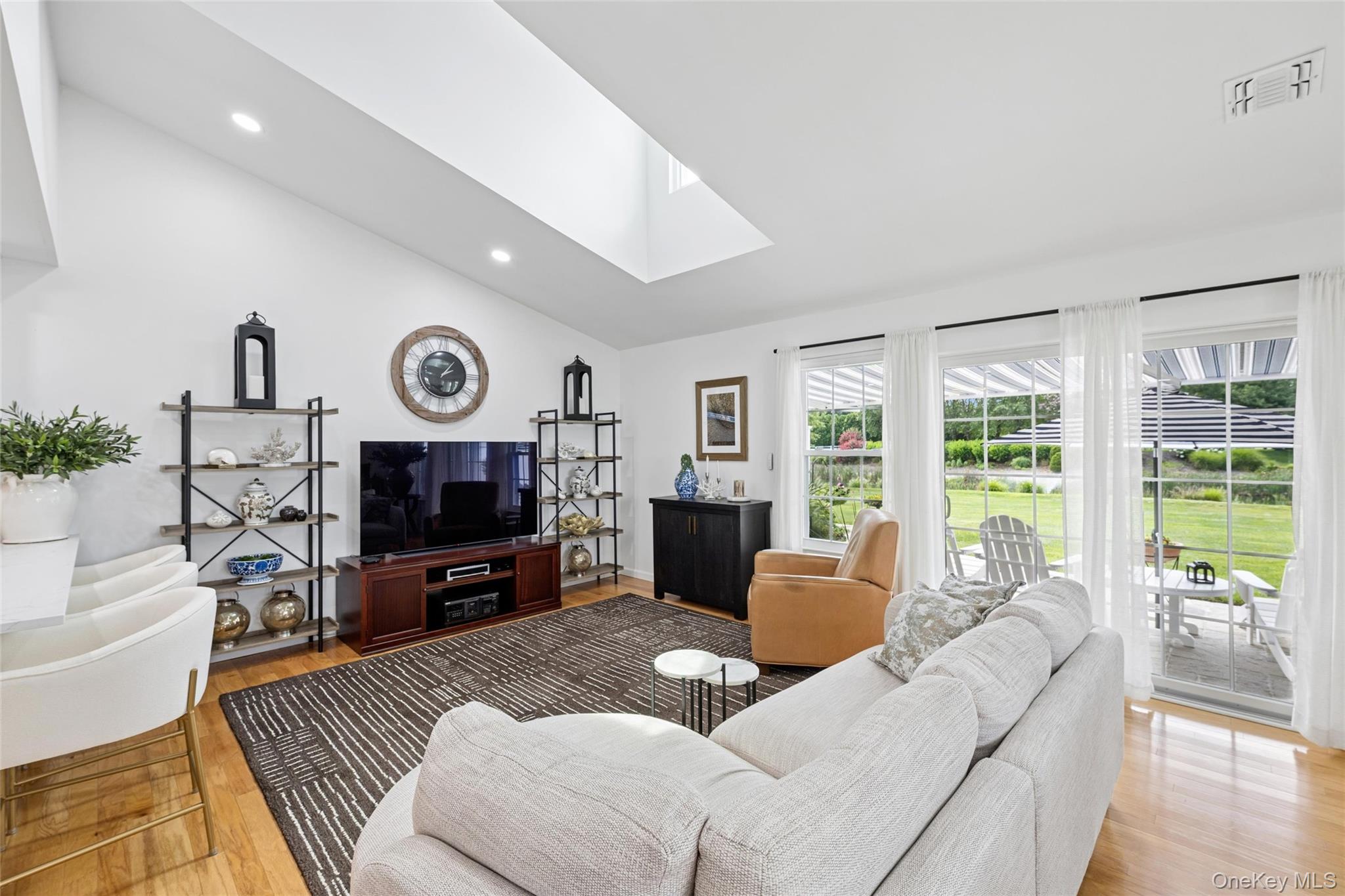 4th image of 3 Summerfield Ln S, Riverhead, NY 11901 | MLS# 1038235