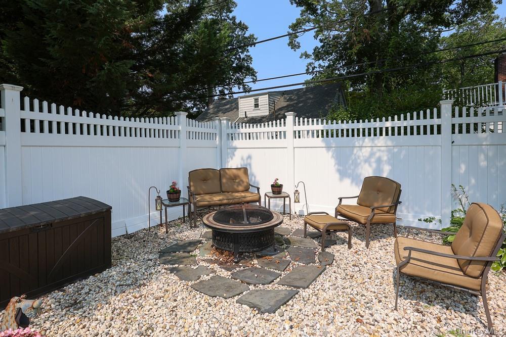38th image of 40 Plymouth Dr S, Oyster Bay, NY 11545 | MLS# 1038251