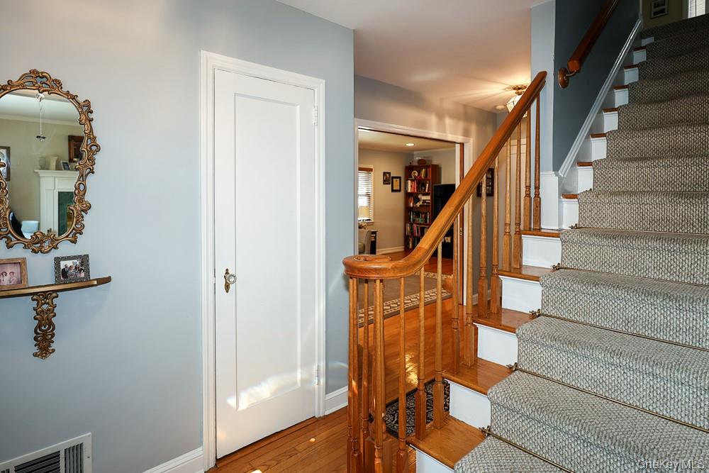 4th image of 40 Plymouth Dr S, Oyster Bay, NY 11545 | MLS# 1038251