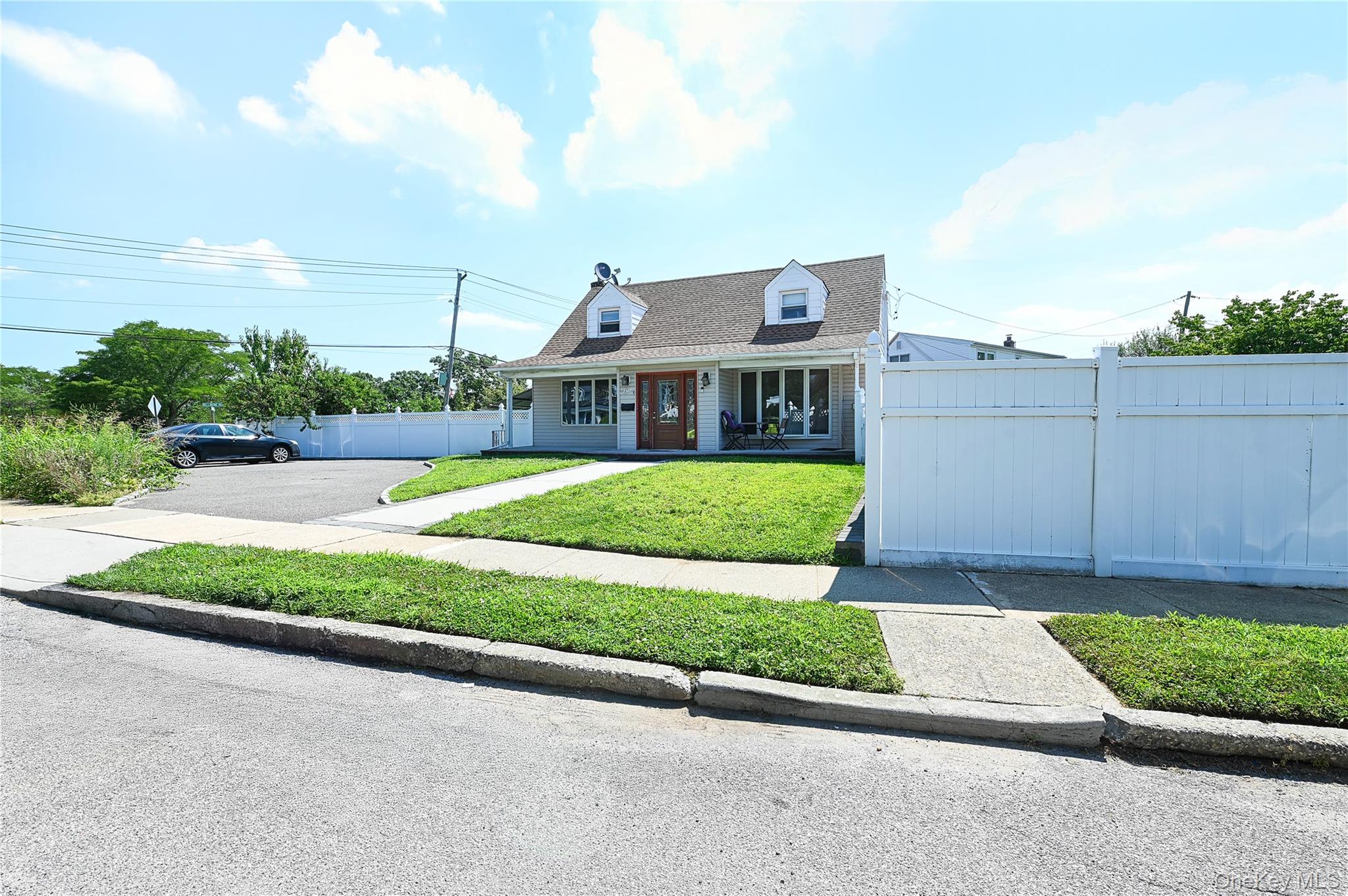 24th image of 1 Douglas Dr, Hempstead, NY 11554 | MLS# 1038326