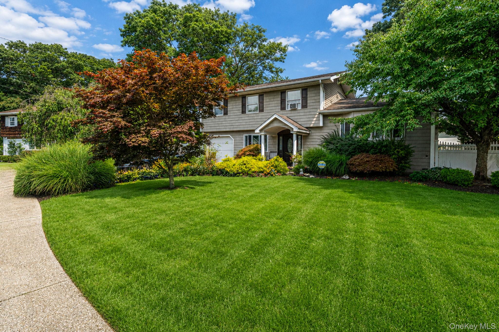 3rd image of 41 Chelsea Pl, Babylon, NY 11729 | MLS# 1038360