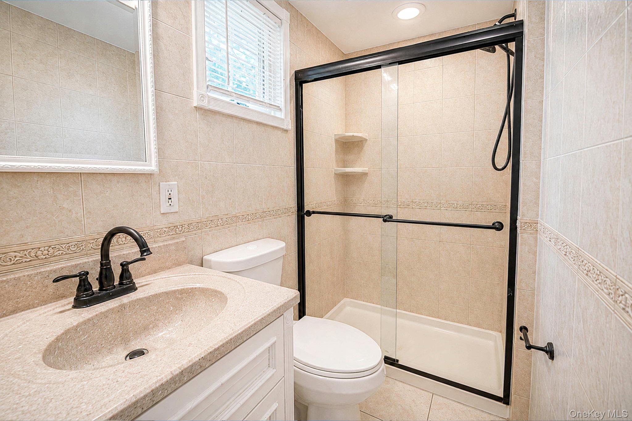 28th image of 41 Chelsea Pl, Babylon, NY 11729 | MLS# 1038360