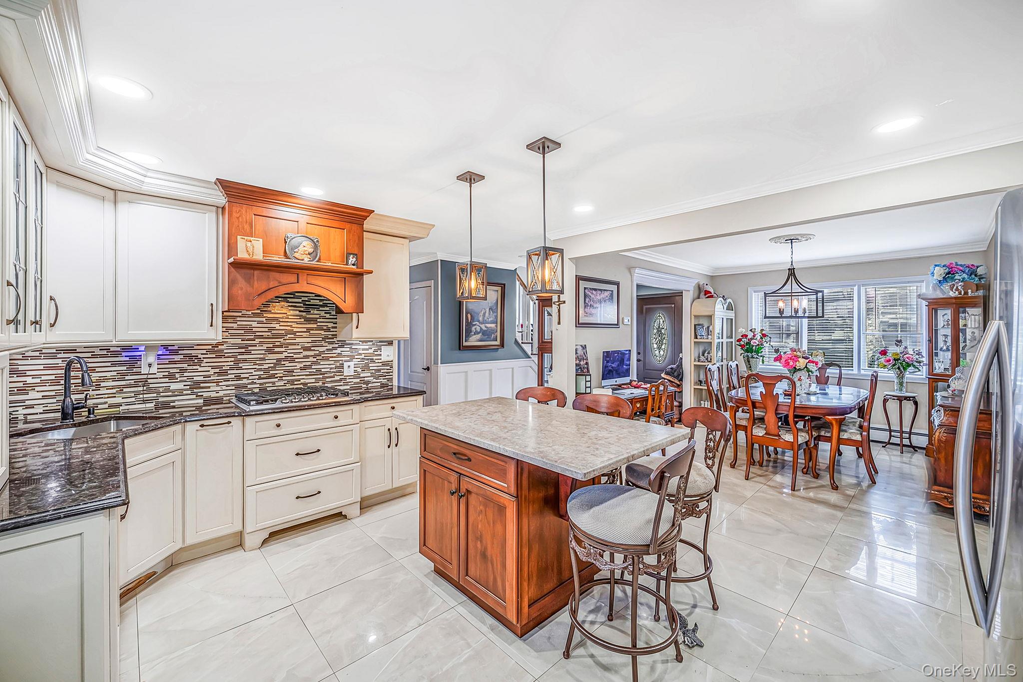 5th image of 41 Chelsea Pl, Babylon, NY 11729 | MLS# 1038360