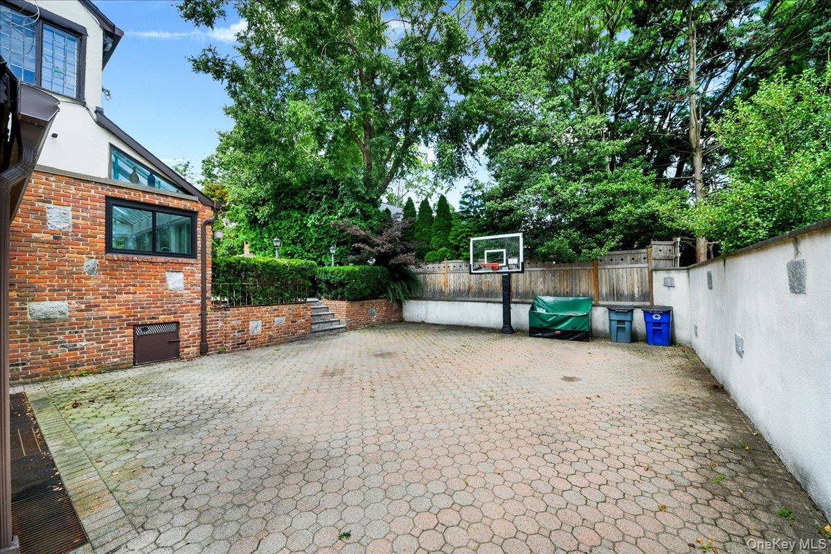 3rd image of 7 Denman Pl, Mount Vernon, NY 10552 | MLS# 1038366