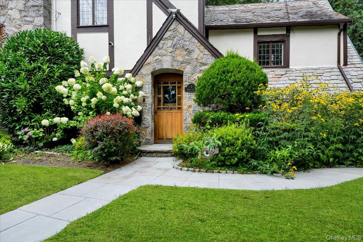 2nd image of 7 Denman Pl, Mount Vernon, NY 10552 | MLS# 1038366