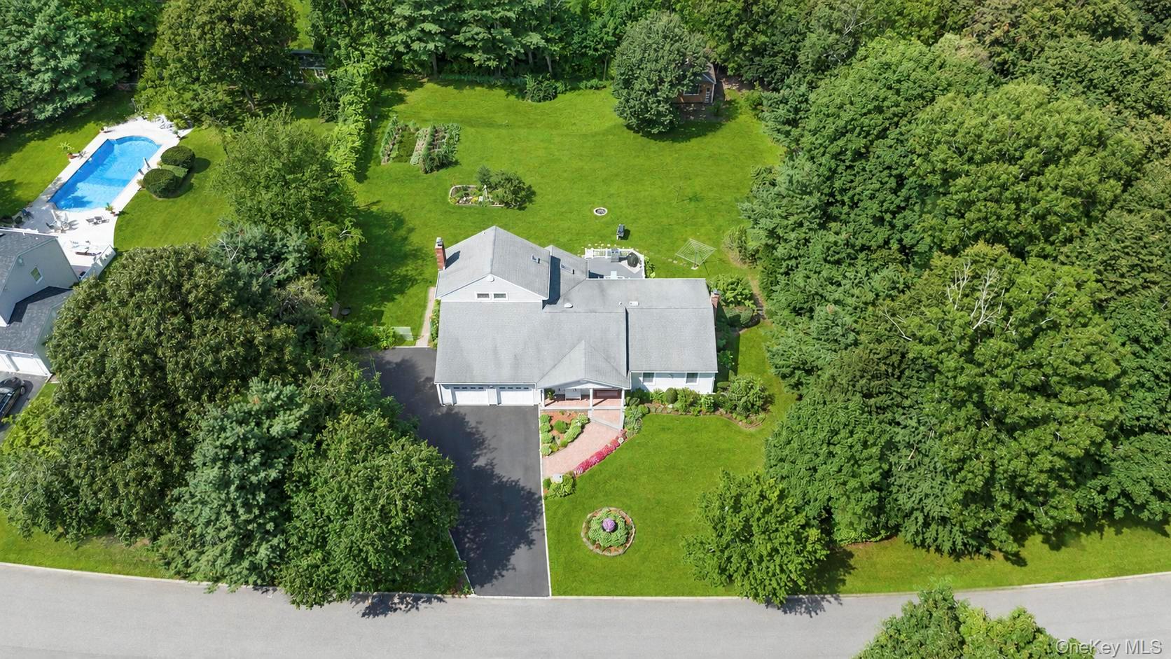 4th image of 29 Niewood Dr, Brookhaven, NY 11961 | MLS# 1038374