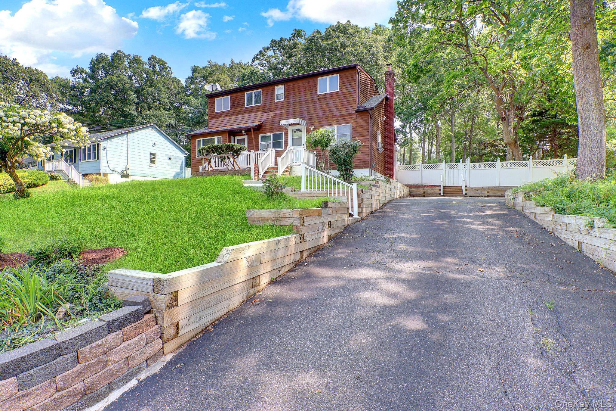 3rd image of 653 Meadow Rd, Smithtown, NY 11787 | MLS# 1038388
