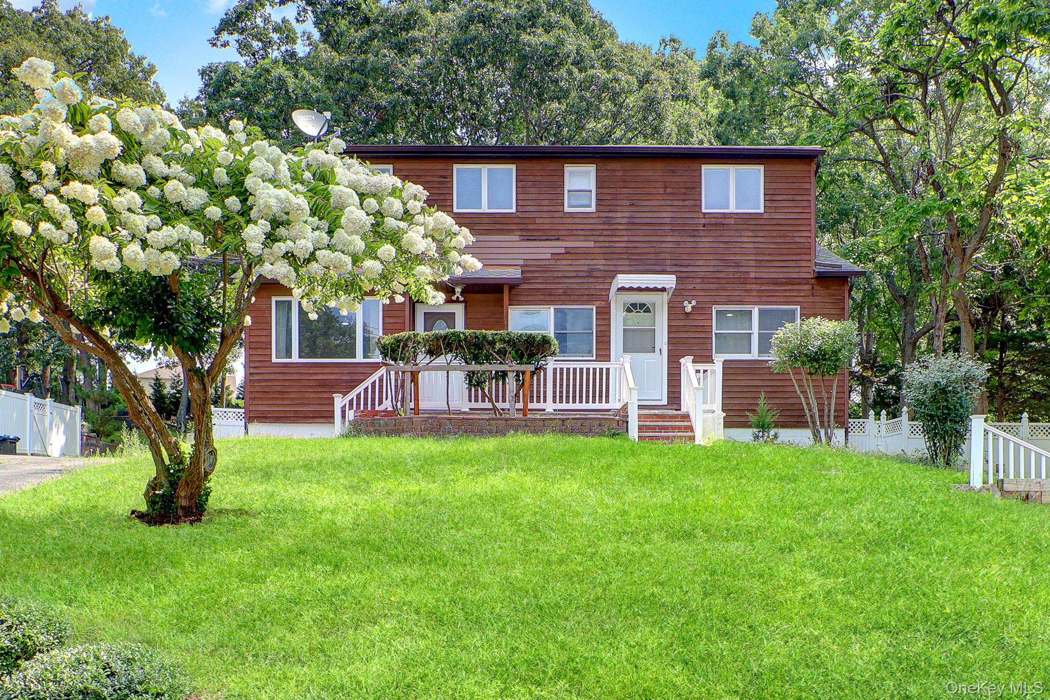 2nd image of 653 Meadow Rd, Smithtown, NY 11787 | MLS# 1038388