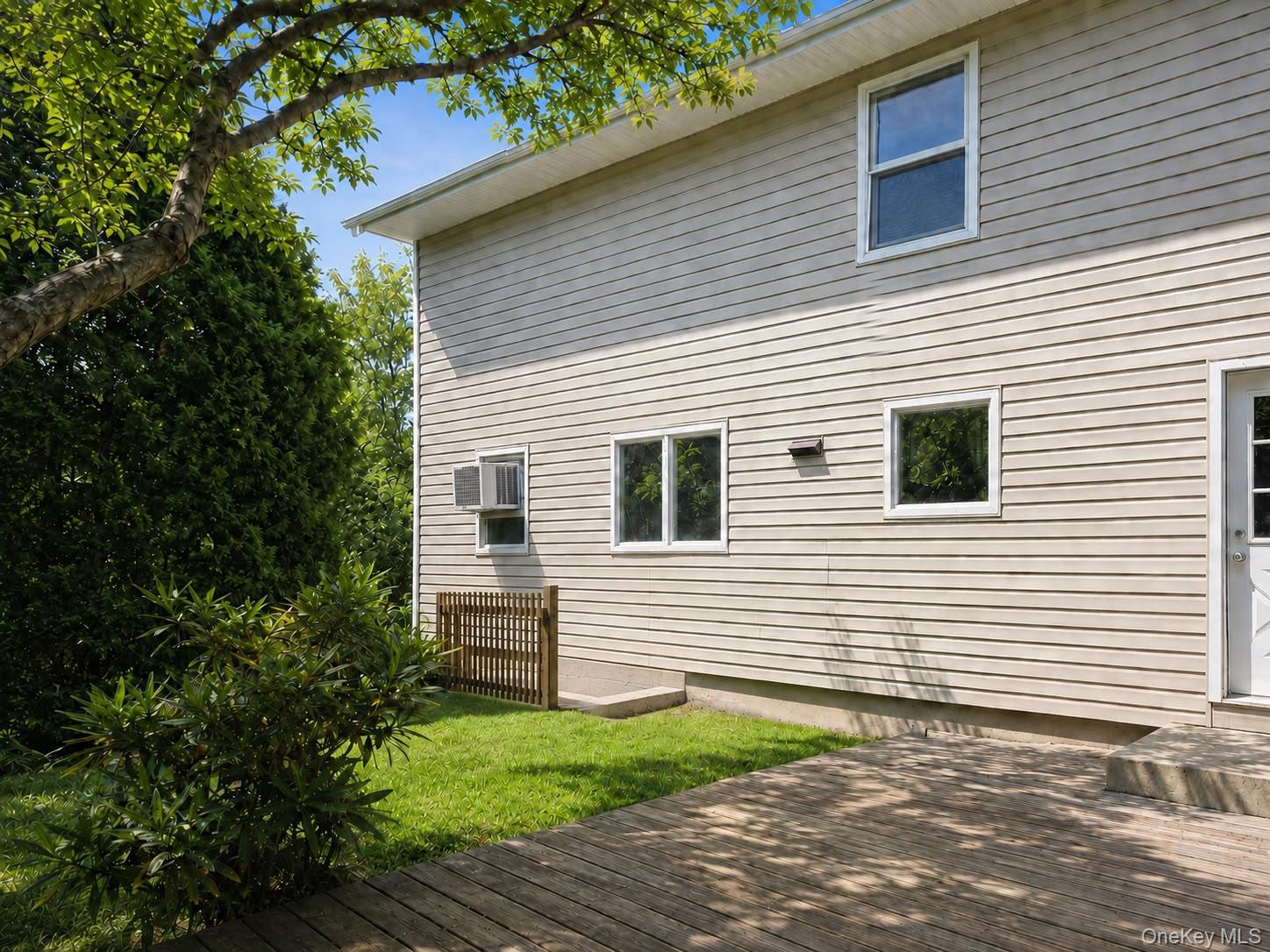 2nd image of 6 Chalden Ct, Huntington, NY 11746 | MLS# 1038402