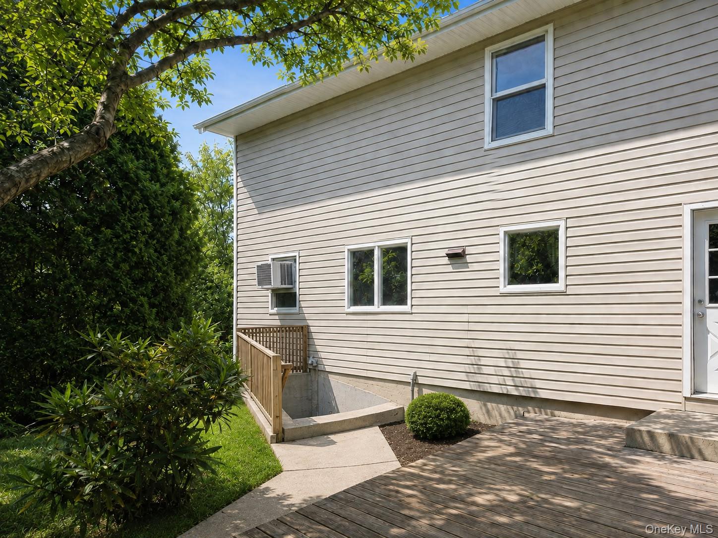 5th image of 6 Chalden Ct, Huntington, NY 11746 | MLS# 1038402