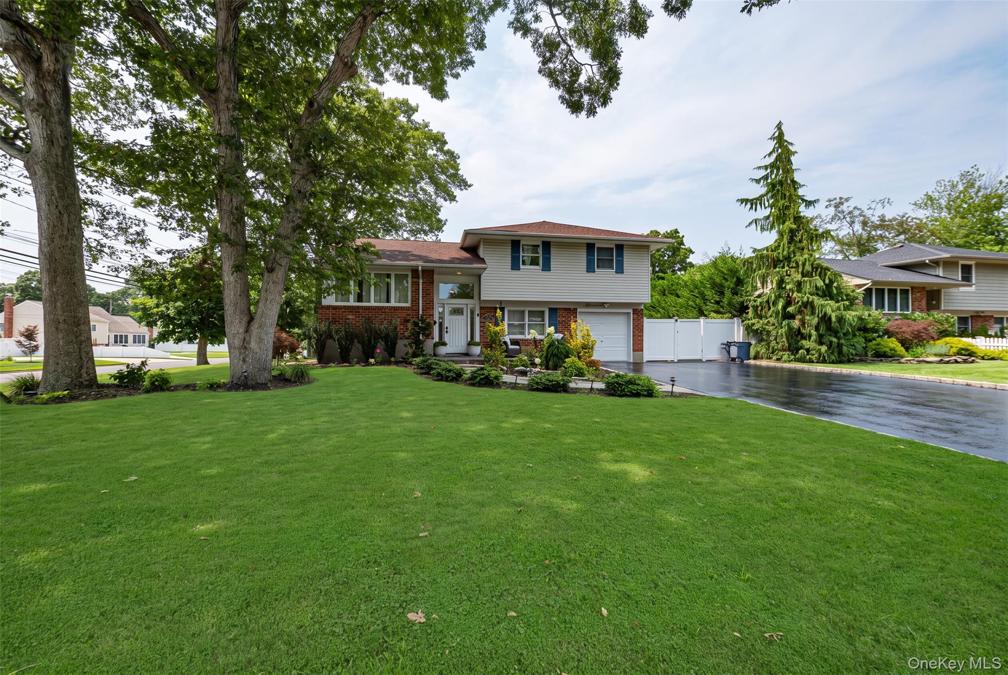 2nd image of 9 Carole Ln, Islip, NY 11730 | MLS# 1038422