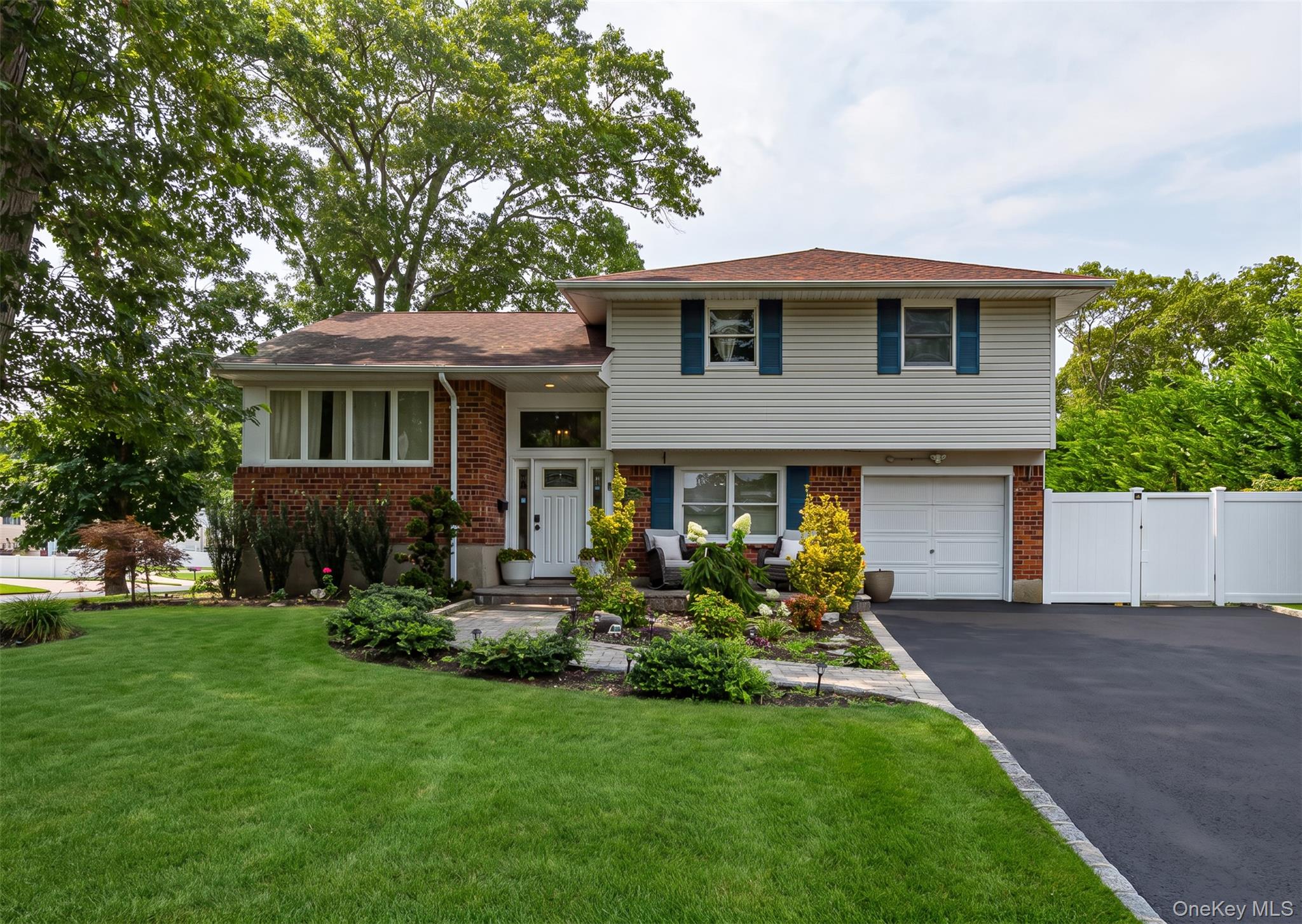 1st image of 9 Carole Ln, Islip, NY 11730 | MLS# 1038422