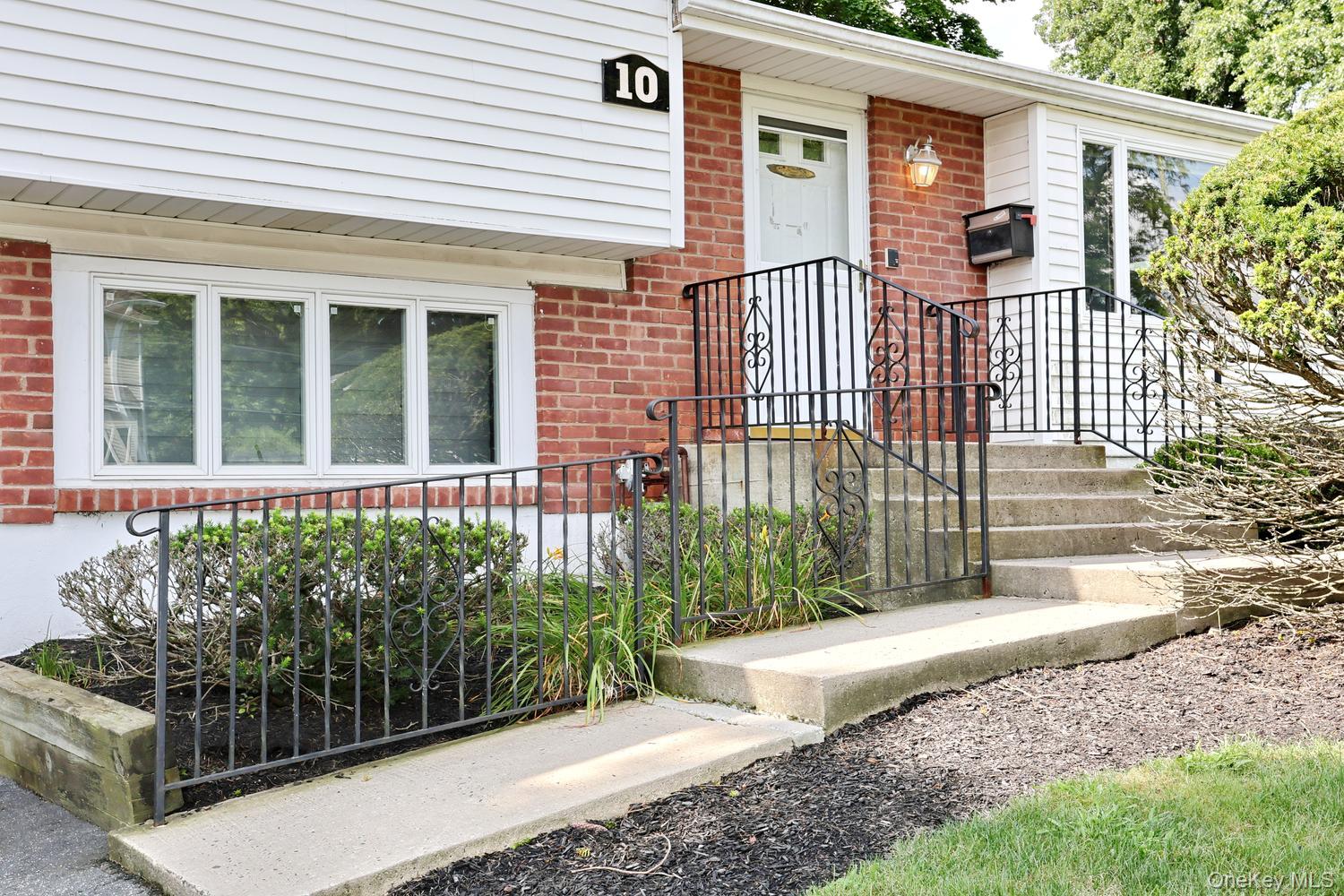 2nd image of 10 Briarcliff Dr, Ramapo, NY 10952 | MLS# 1038425