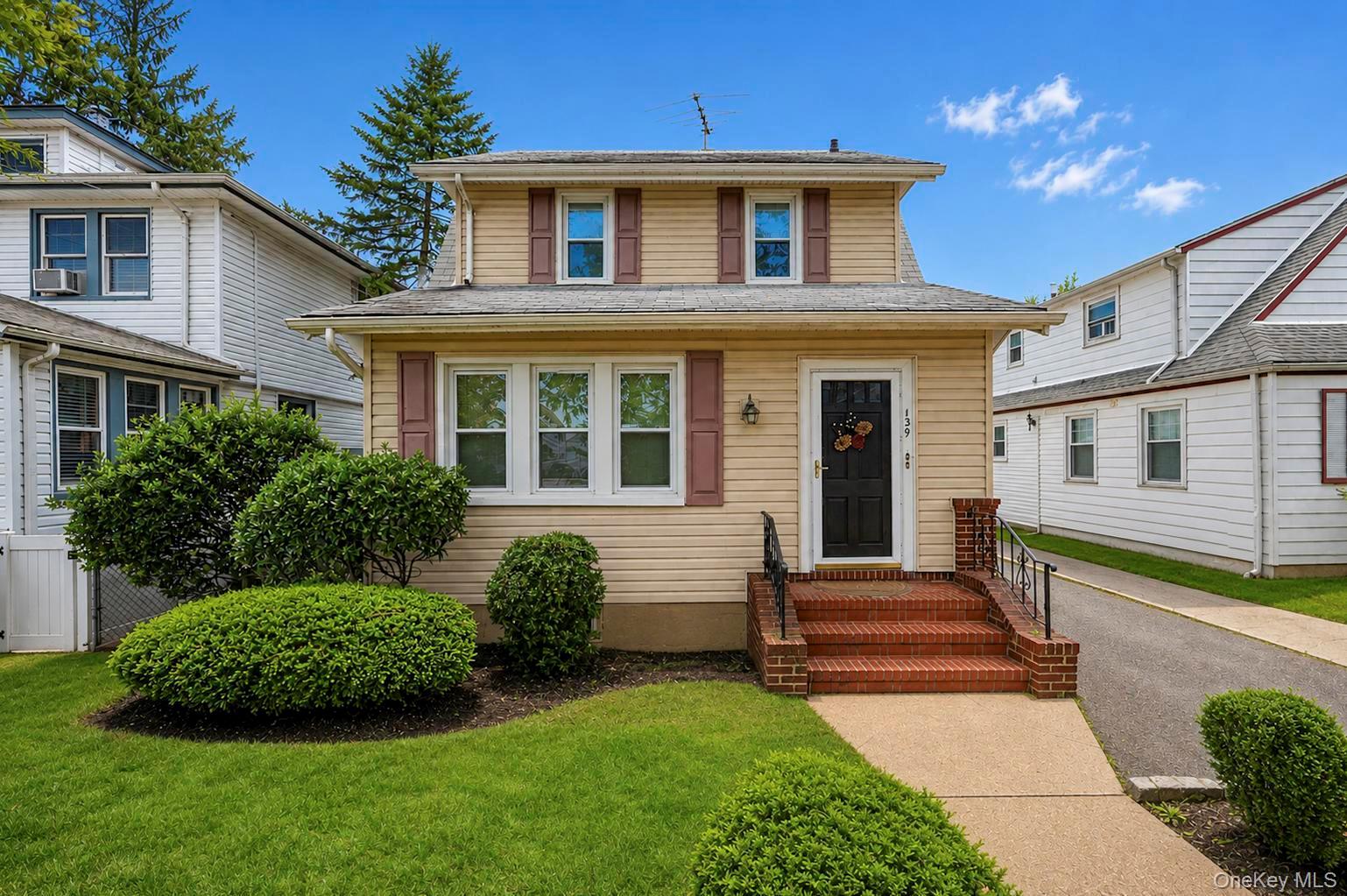 35th image of 139 N 11th St, North Hempstead, NY 11040 | MLS# 1038427