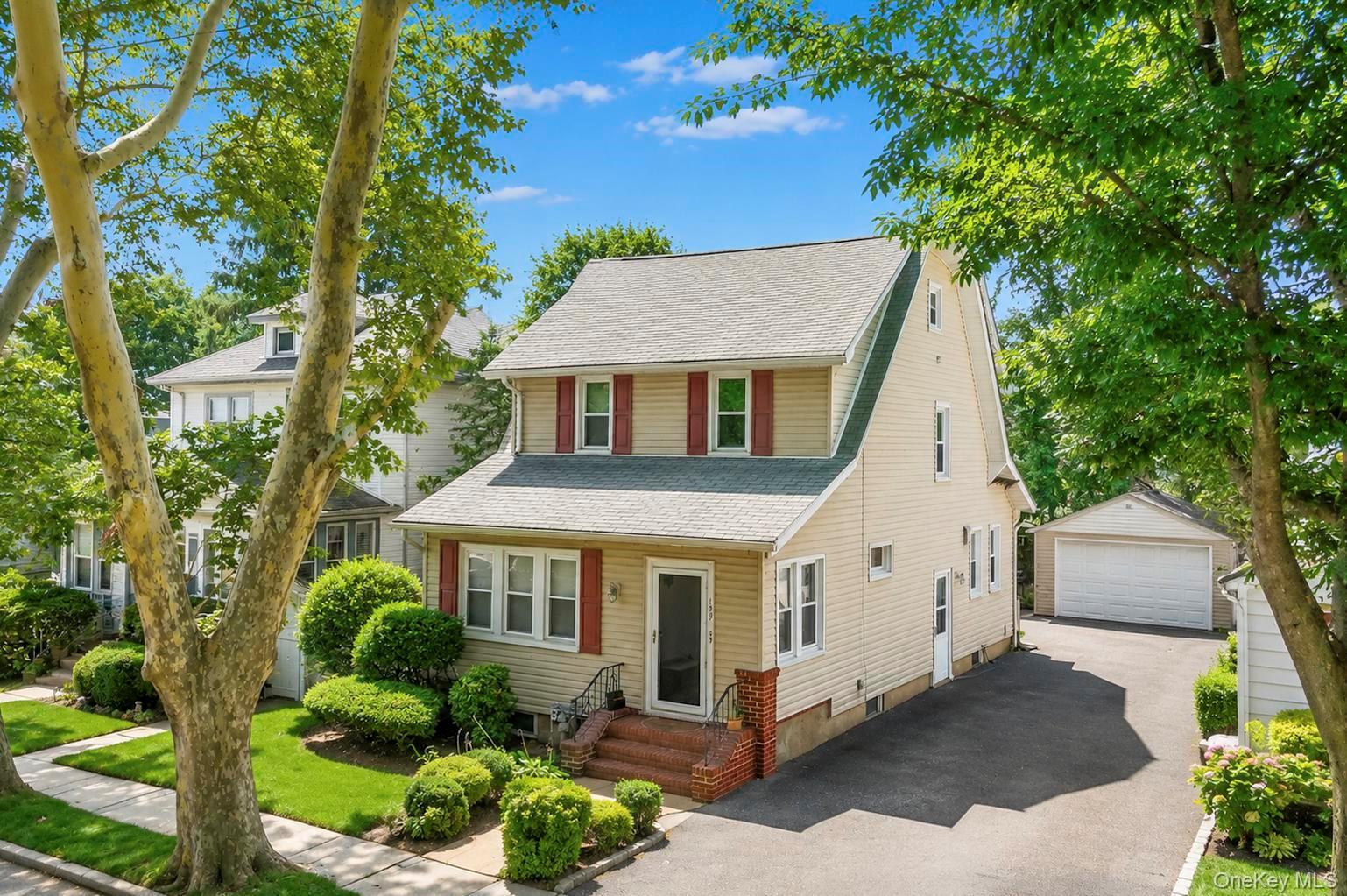 2nd image of 139 N 11th St, North Hempstead, NY 11040 | MLS# 1038427