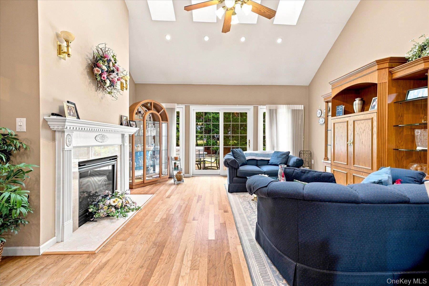 4th image of 196 Pond View Dr, North Hempstead, NY 11050 | MLS# 1038436