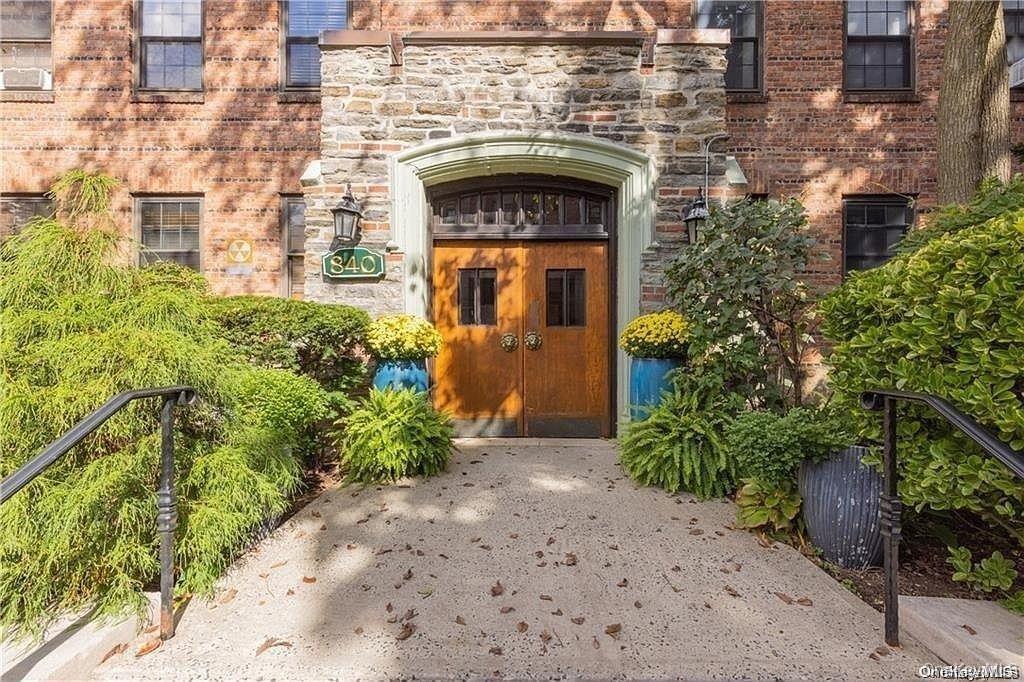 1st image of 840 Bronx River Rd #3B, Yonkers, NY 10701 | MLS# 1038442
