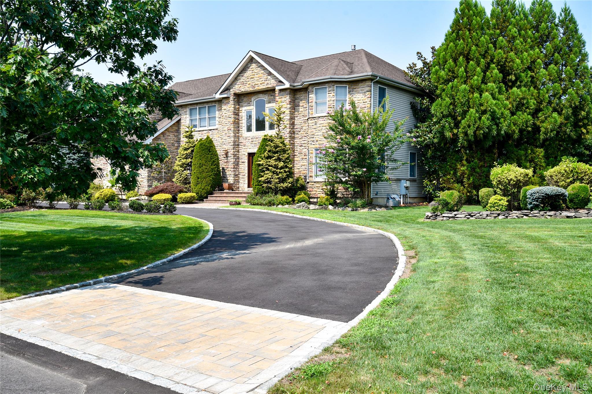 2nd image of 5 Home Ct, Huntington, NY 11743 | MLS# 1038444