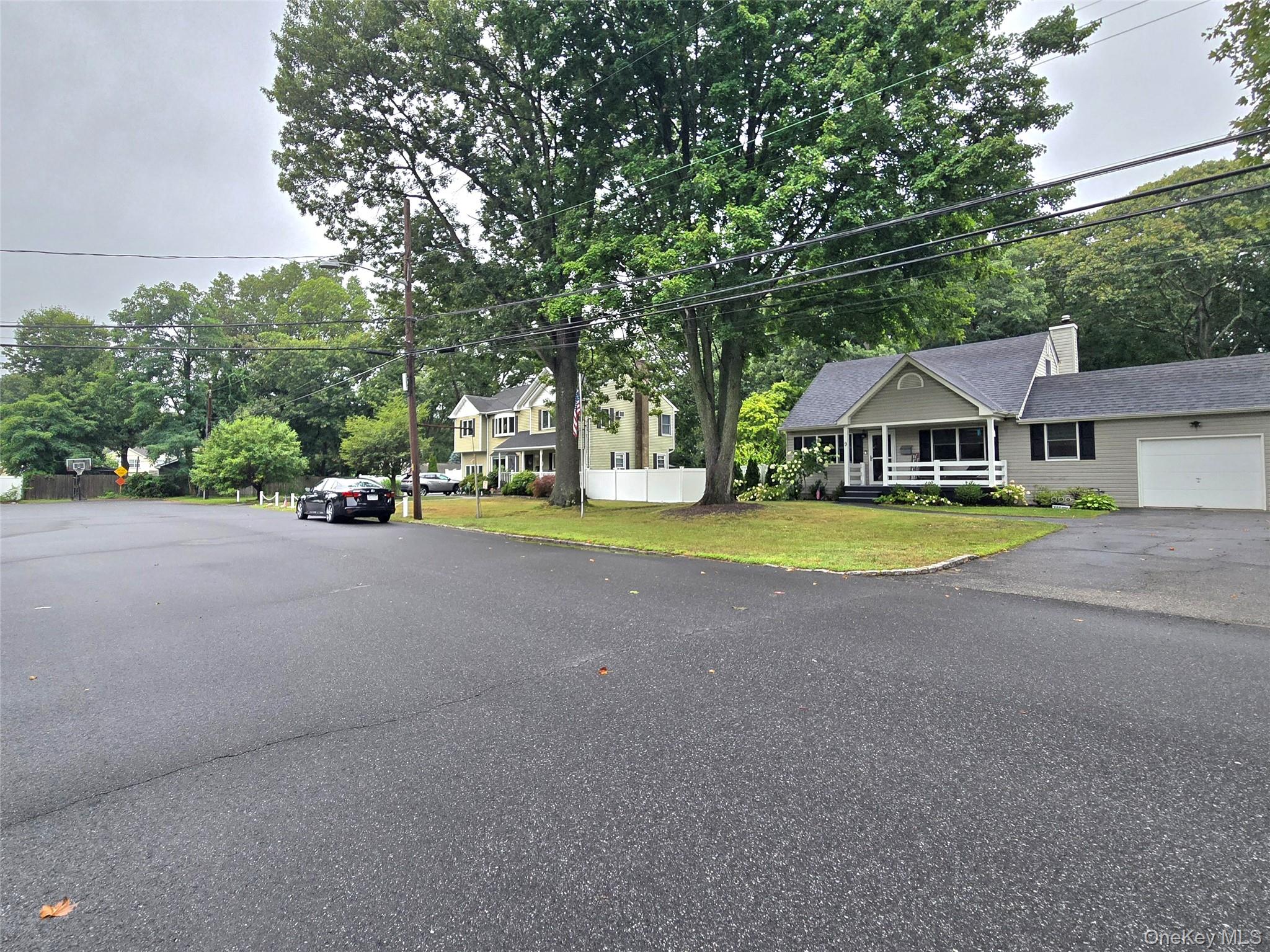 43rd image of 9 Runyon St, Islip, NY 11706 | MLS# 1038496