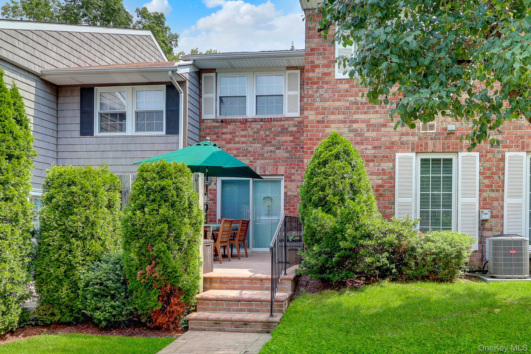 2nd image of 11 Clubhouse Ct, Oyster Bay, NY 11797 | MLS# 1038513