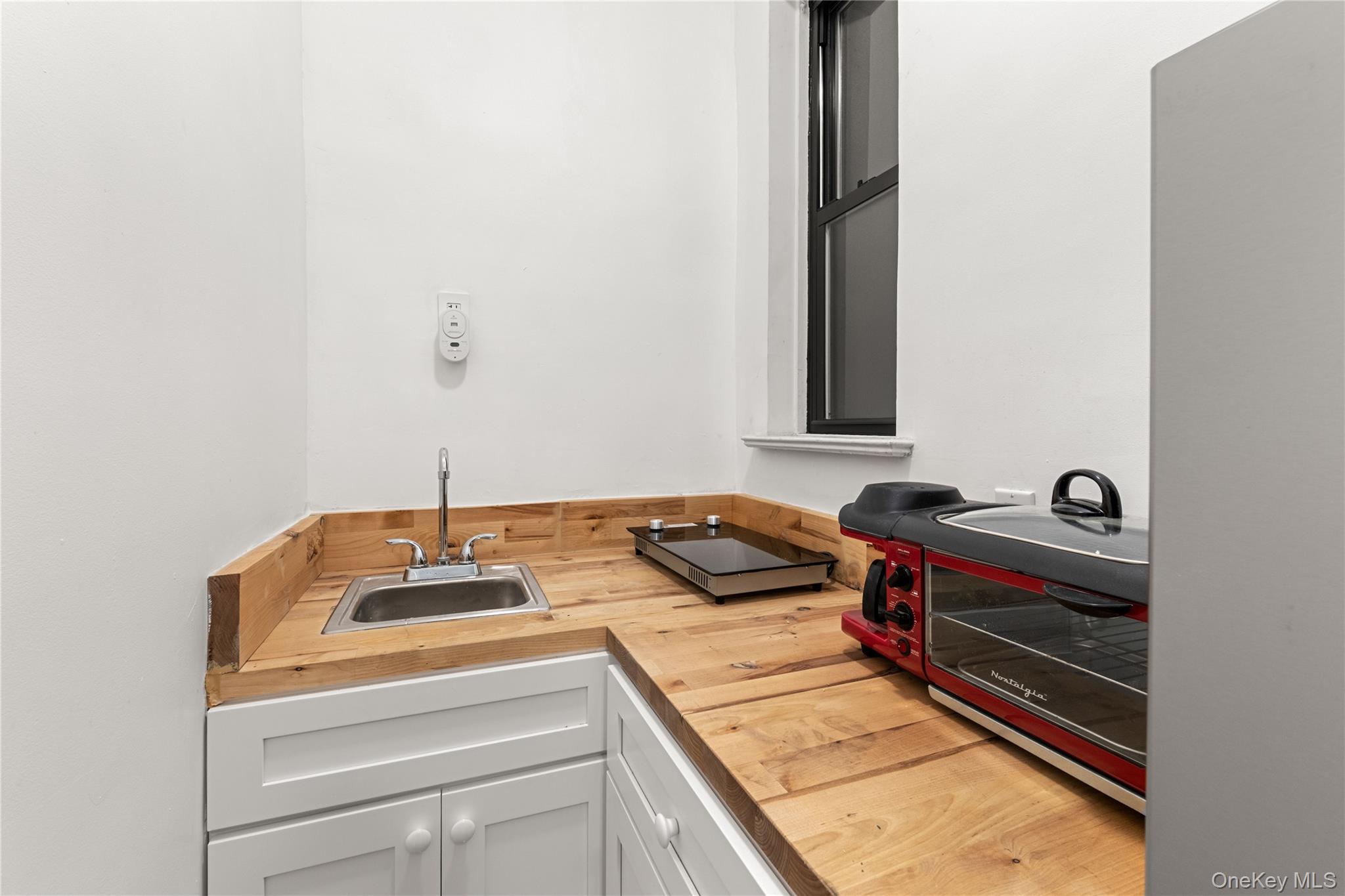 2nd image of 415 W 46Th St, New York, NY 10036