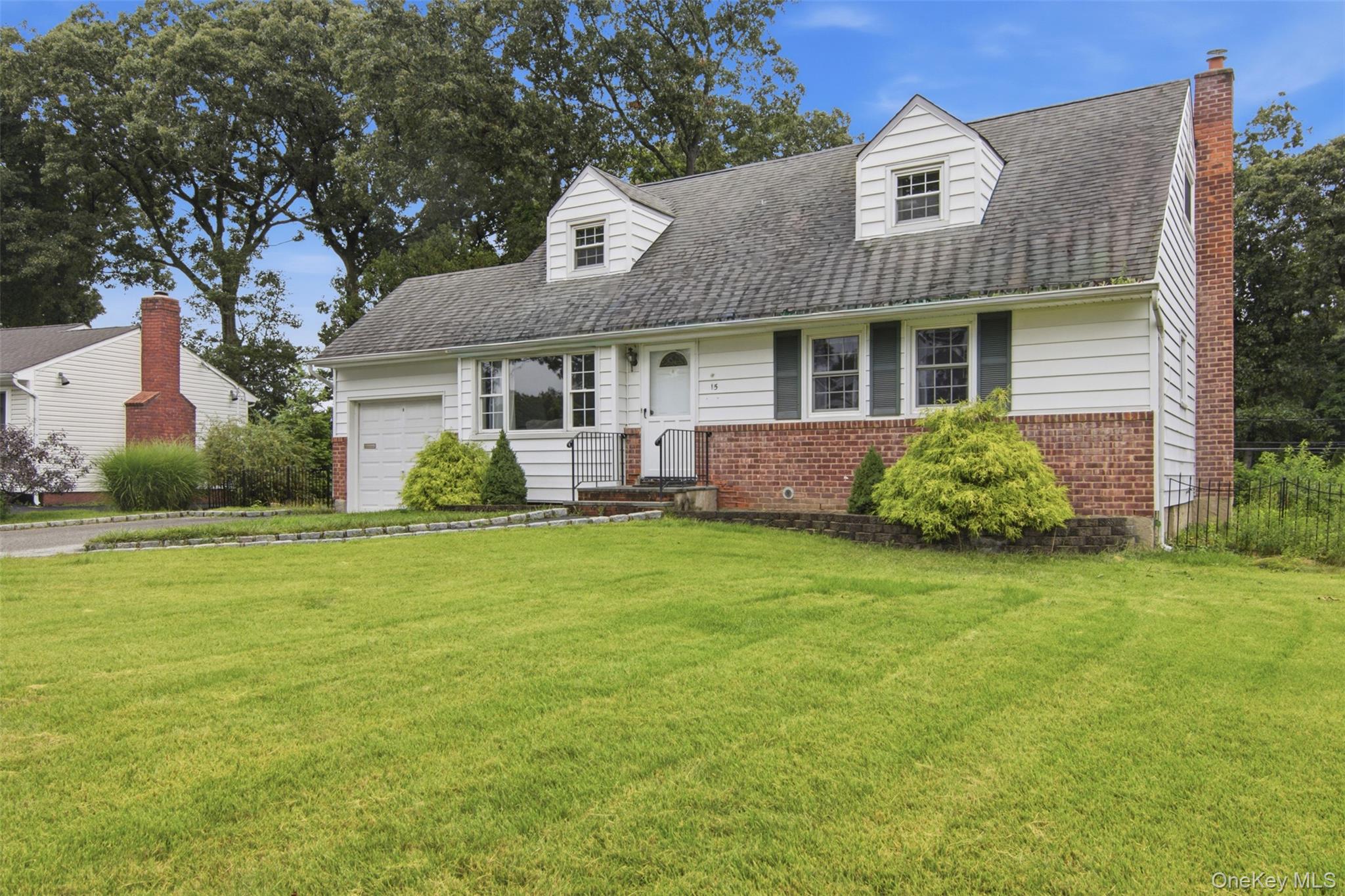 2nd image of 15 Apple Ln, Smithtown, NY 11725 | MLS# 1038550