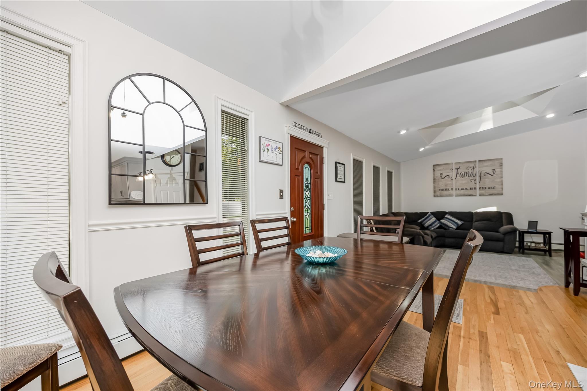 5th image of 10 Larkin St, Babylon, NY 11735 | MLS# 1038552