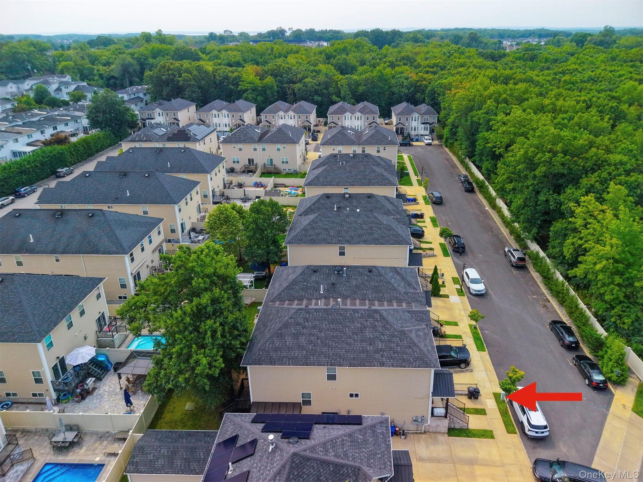 37th image of 15 Wiltshire Ln, New York, NY 10309 | MLS# 1038571