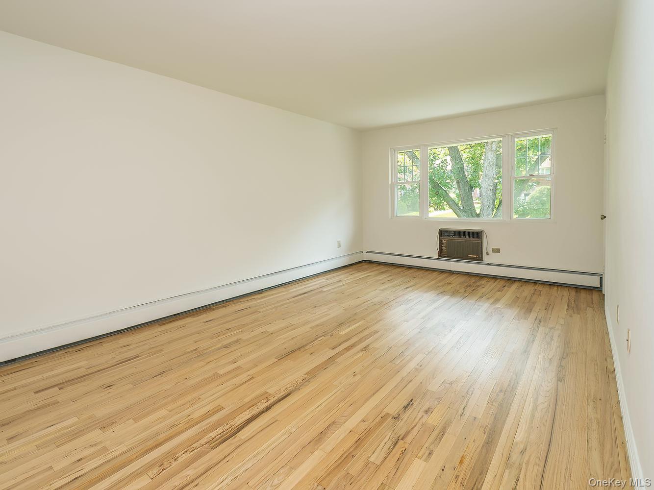 2nd image of 14u Madison Park Gardens #14U, North Hempstead, NY 11050 | MLS# 1038645