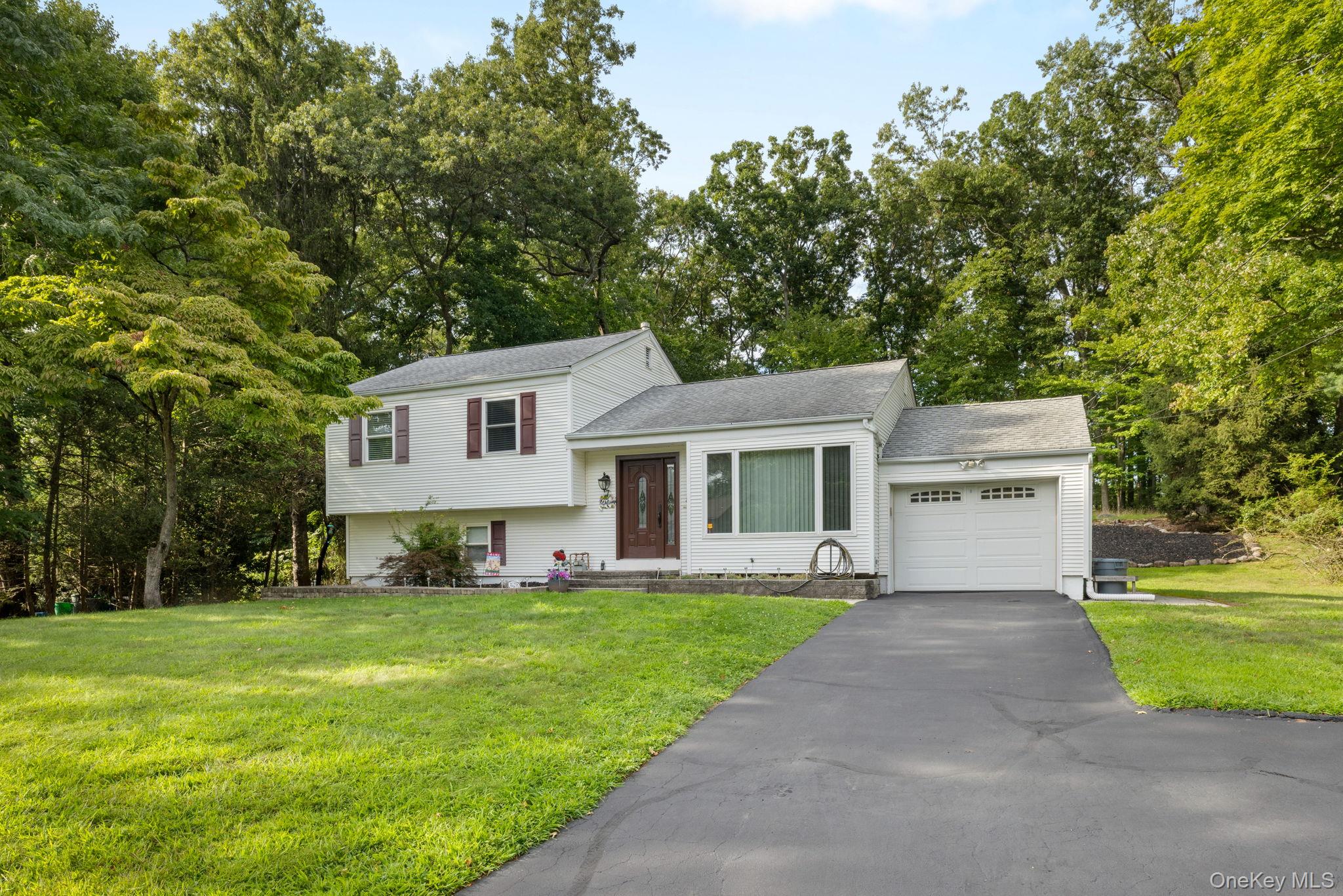 2nd image of 7 Windmill Ln, Clarkstown, NY 10956 | MLS# 1038676