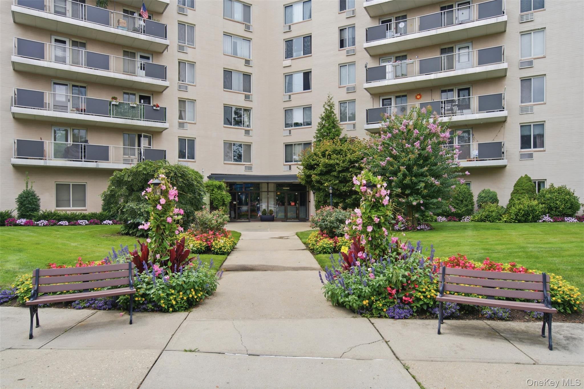 2nd image of 135 Post Ave #2J, North Hempstead, NY 11590 | MLS# 1038701