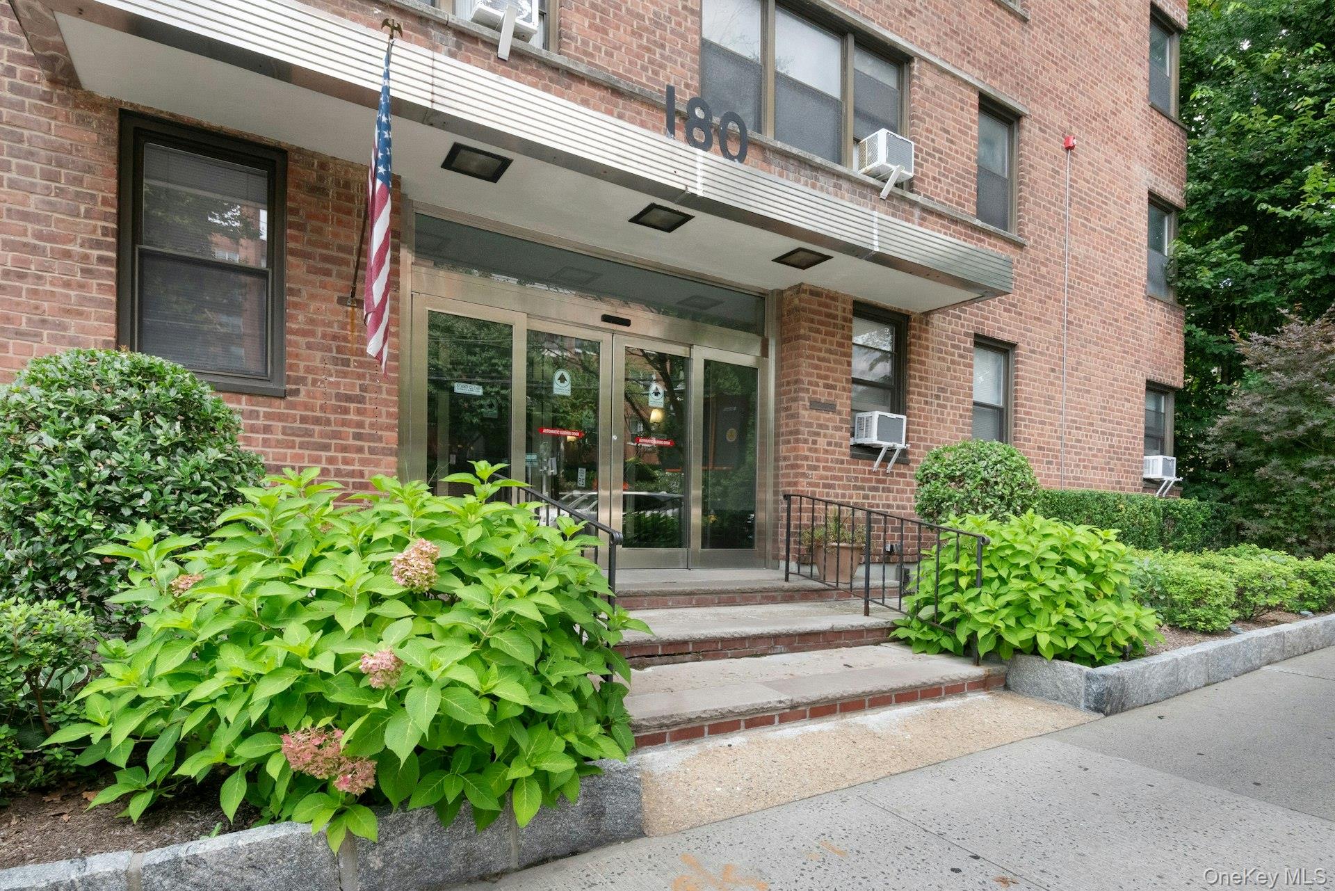 2nd image of 180 E Hartsdale Ave #1E, Greenburgh, NY 10530 | MLS# 1038839