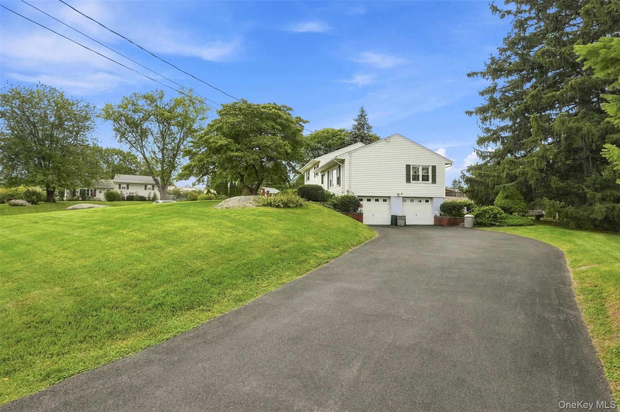 2nd image of 4 Cannon Dr, New Windsor, NY 12553 | MLS# 1038867