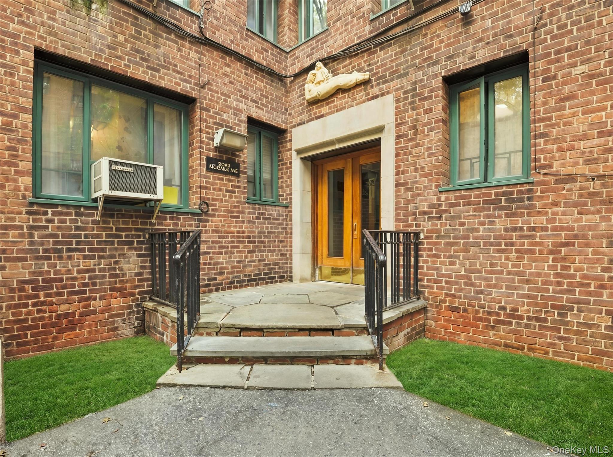 3rd image of 2049 Mcgraw Ave, New York, NY 10462