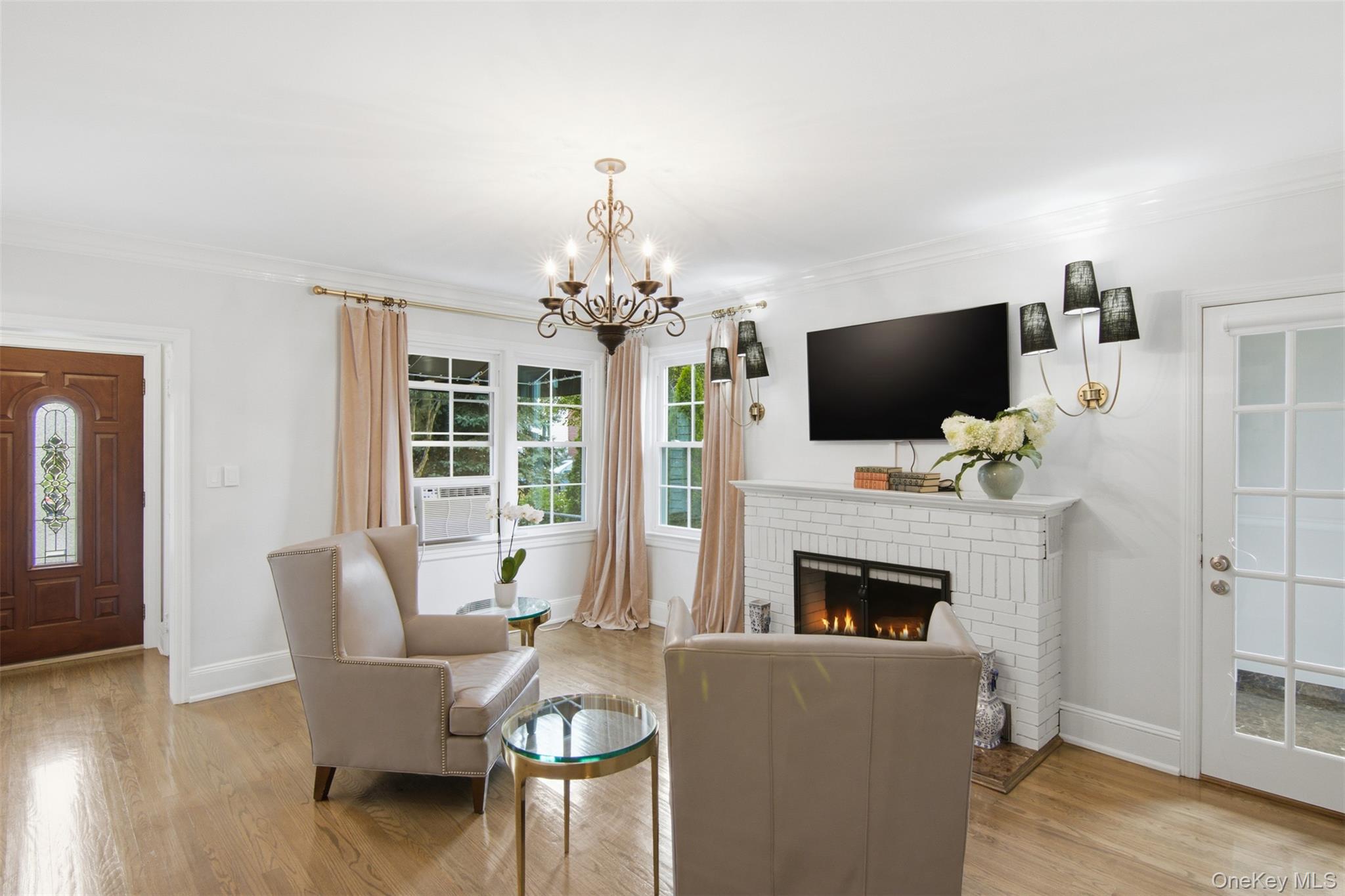 5th image of 32 Franklin Ave, Oyster Bay, NY 11579 | MLS# 1038898