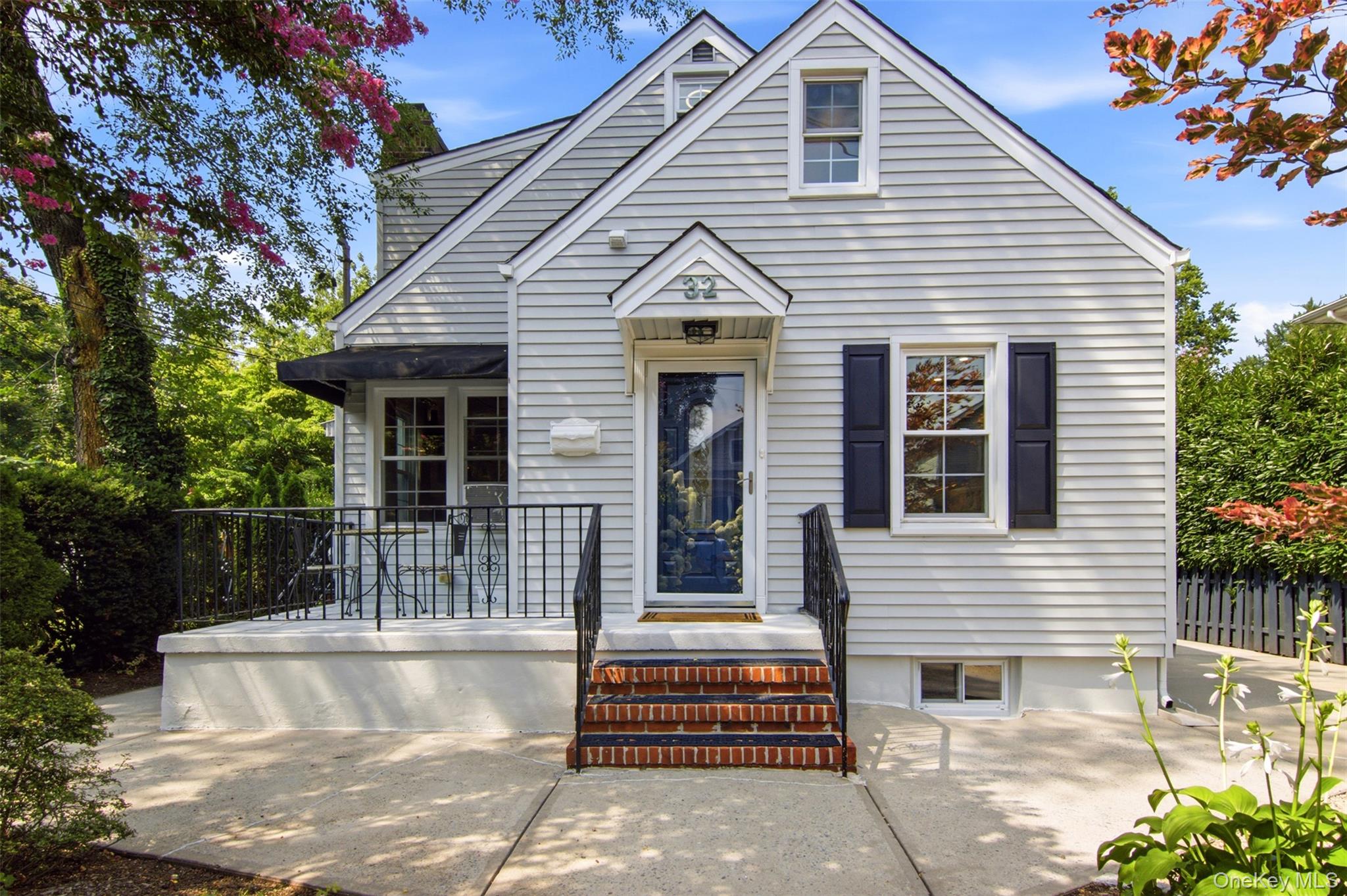 3rd image of 32 Franklin Ave, Oyster Bay, NY 11579 | MLS# 1038898