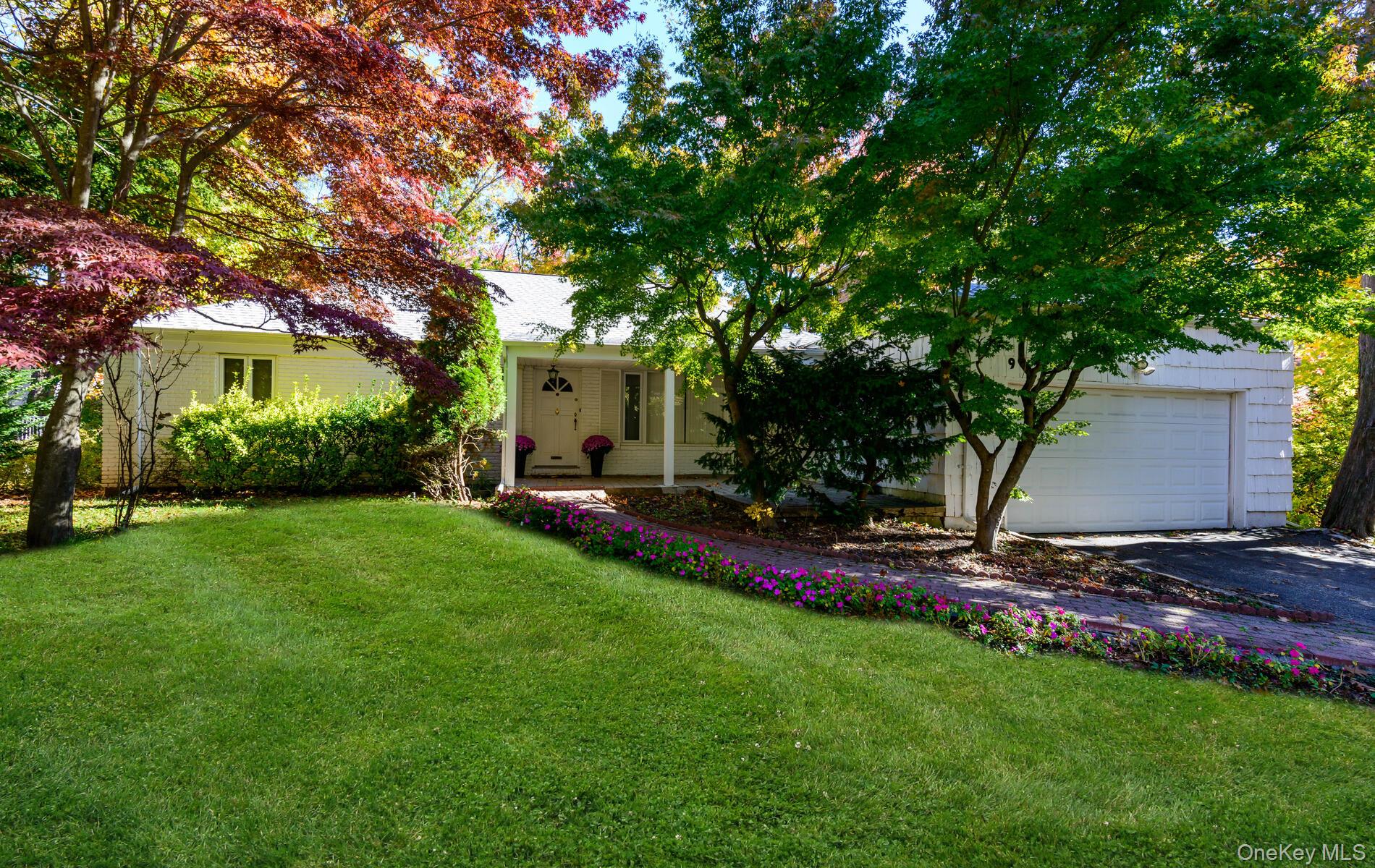 1st image of 9 Wimbleton Ln, North Hempstead, NY 11023 | MLS# 1038963