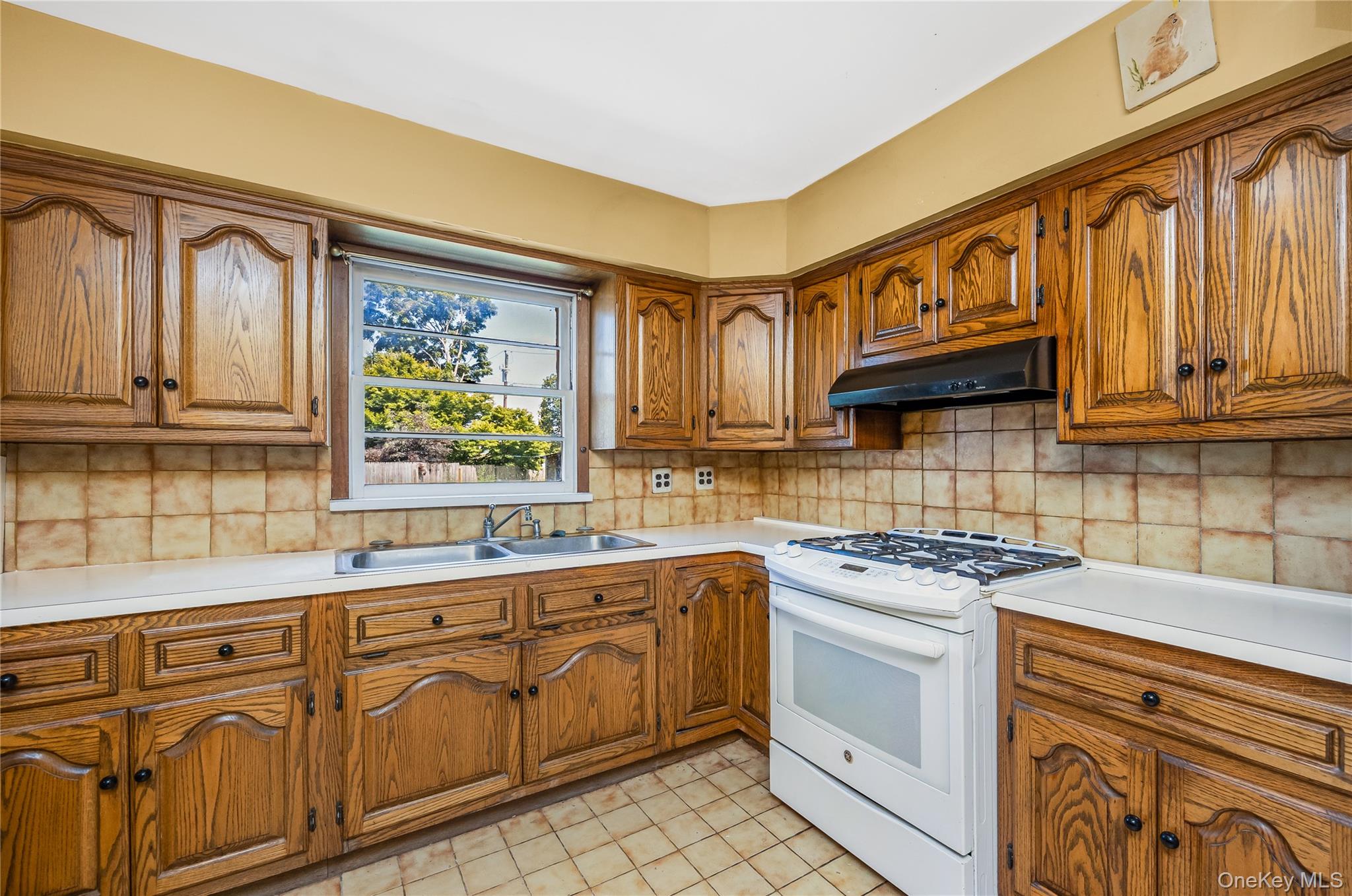 4th image of 3701 Ruby Ln, Hempstead, NY 11793 | MLS# 1038976