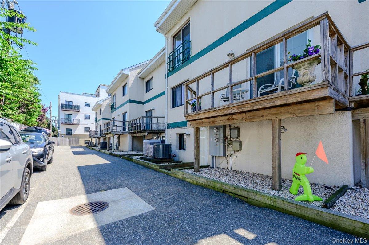 2nd image of 543 W Broadway, Long Beach, NY 11561