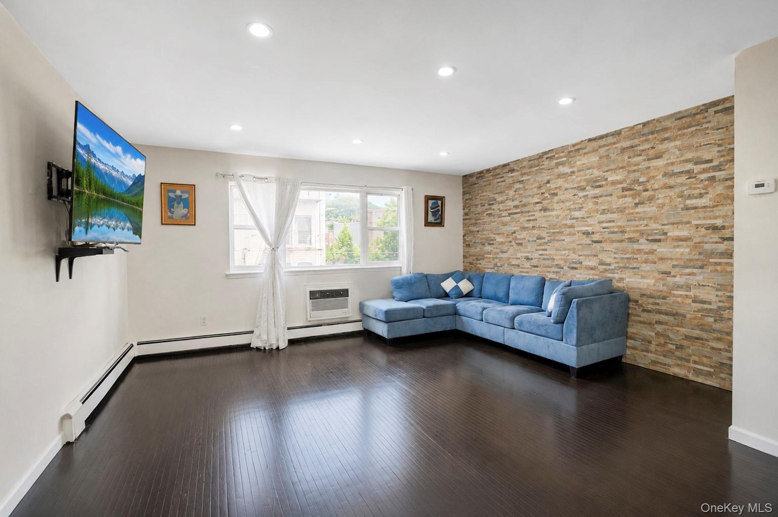 4th image of 709 Ashford St, New York, NY 11207 | MLS# 1038999