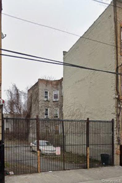 1st image of 653 Warwick St, New York, NY 11207 | MLS# 1039005