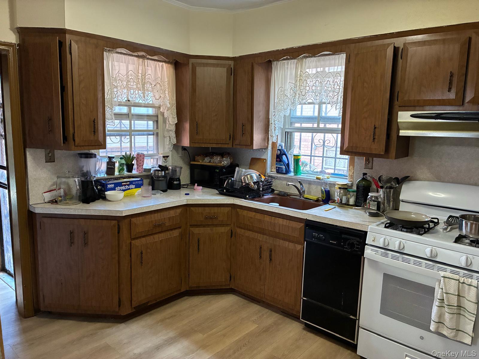 2nd image of 17052 Cedarcroft Rd, New York, NY 11432