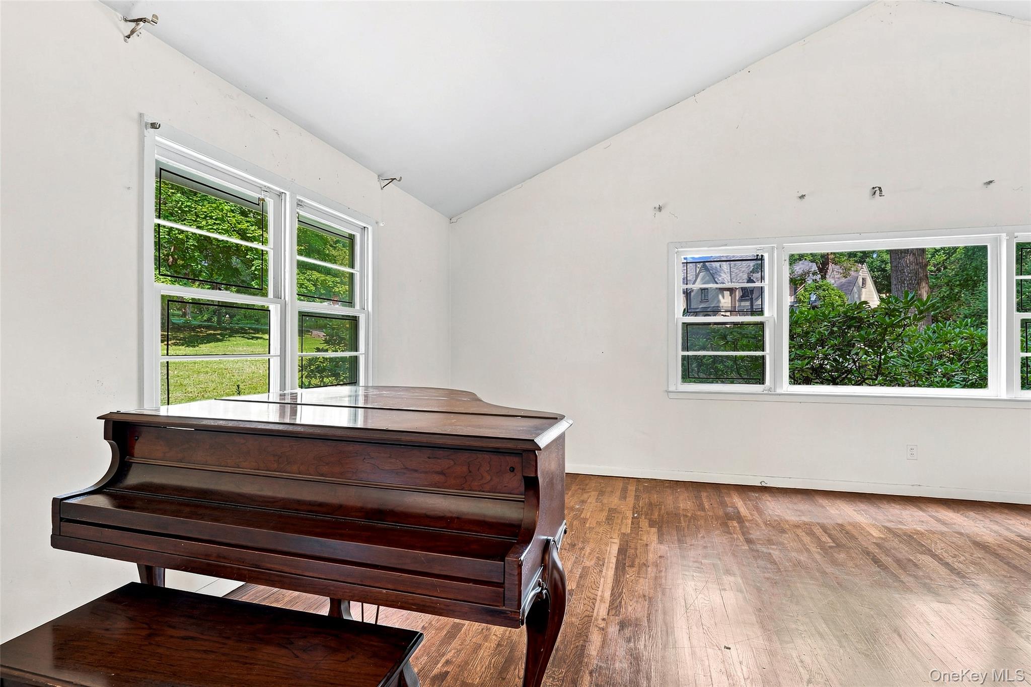 4th image of 7 Overhill Rd, New Rochelle, NY 10804 | MLS# 1039027