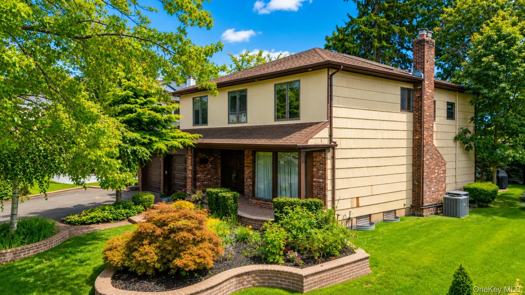 2nd image of 26 Knolls Dr, North Hempstead, NY 11040 | MLS# 1039044