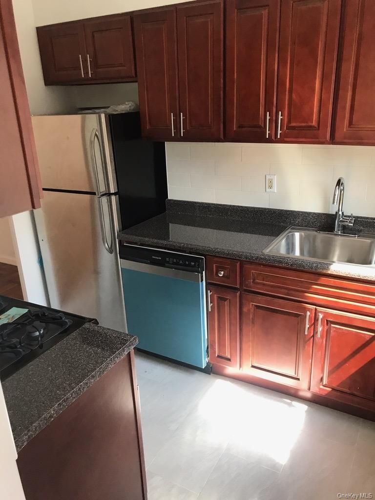 3rd image of 1515 Metropolitan Ave, New York, NY 10462