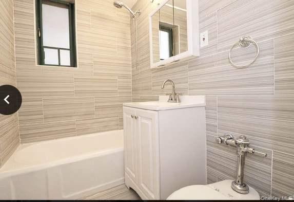 2nd image of 1515 Metropolitan Ave, New York, NY 10462