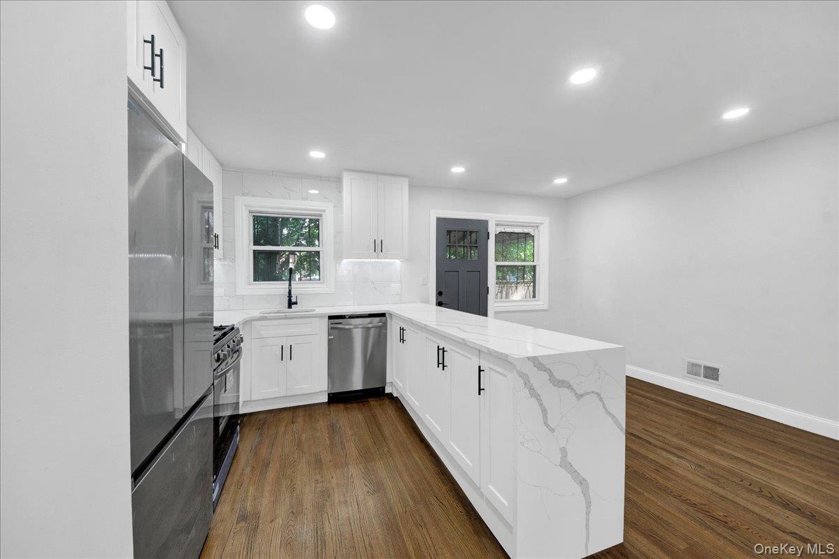 2nd image of 1052 E 227th St, New York, NY 10466 | MLS# 1039093